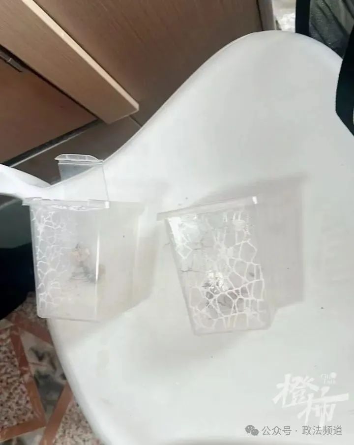 DƬ